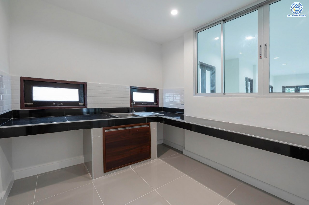 บ้านมือสองตกแต่งใหม่ โครงการ โนเบิล วานา วัชรพล ดีไซน์สุดโดดเด่น เนื้อที่ 101 ตร.ว. ฟังก์ชันจัดเต็ม 3 ห้องนอน 4 ห้องน้ำ 1 ห้องแม่บ้าน จอดรถได้ 2 คัน บนทำเลเดินทางสะดวก ใกล้เซ็นทรัลรามอินทรา, จุดขึ้นทางด่วน "สุขาภิบาล5-1" และรถไฟฟ้าสายสีชมพู "สถานีวัชรพล"